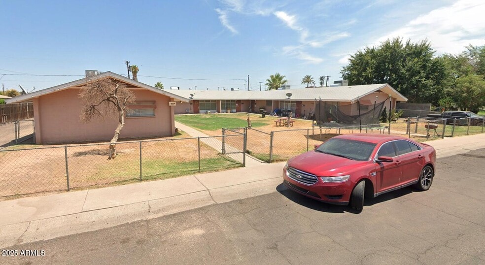 7113-7117 N 54th Ave, Glendale, AZ à vendre - Photo du bâtiment - Image 1 de 12