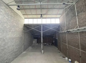 Industrial in Persan for lease Interior Photo- Image 2 of 5