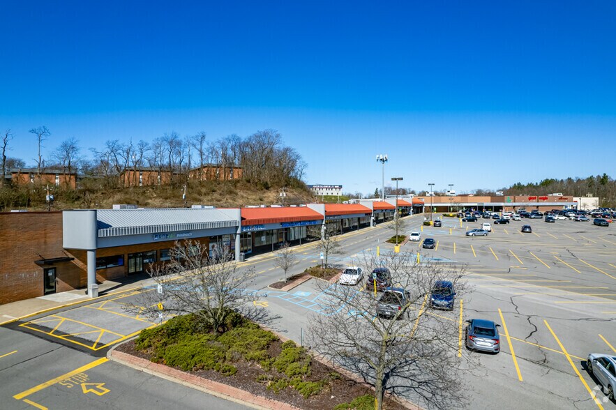 5920-5990 University Blvd, Coraopolis, PA à louer - Photo du bâtiment - Image 2 de 15