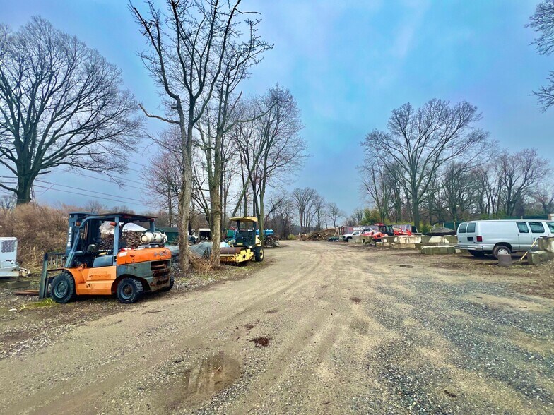 625 Dobbs Ferry Rd, White Plains, NY à vendre - Photo du bâtiment - Image 1 de 13