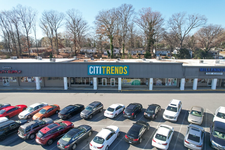 1902-1922 Coliseum Blvd, Greensboro, NC à louer - Photo du bâtiment - Image 3 de 6