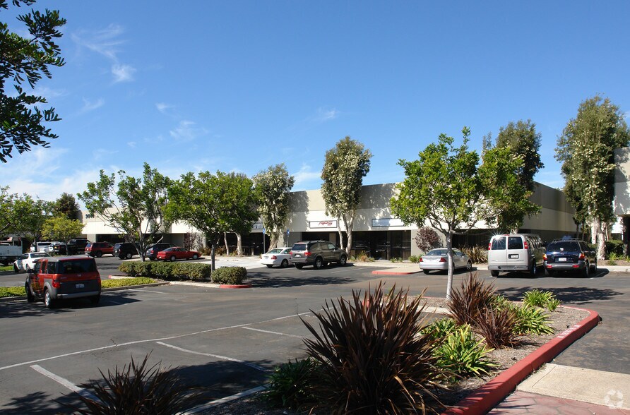 9040 Kenamar Dr, San Diego, CA à louer - Photo du bâtiment - Image 2 de 4