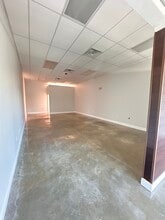 5911 NW 173rd Dr, Hialeah, FL for lease Interior Photo- Image 2 of 5