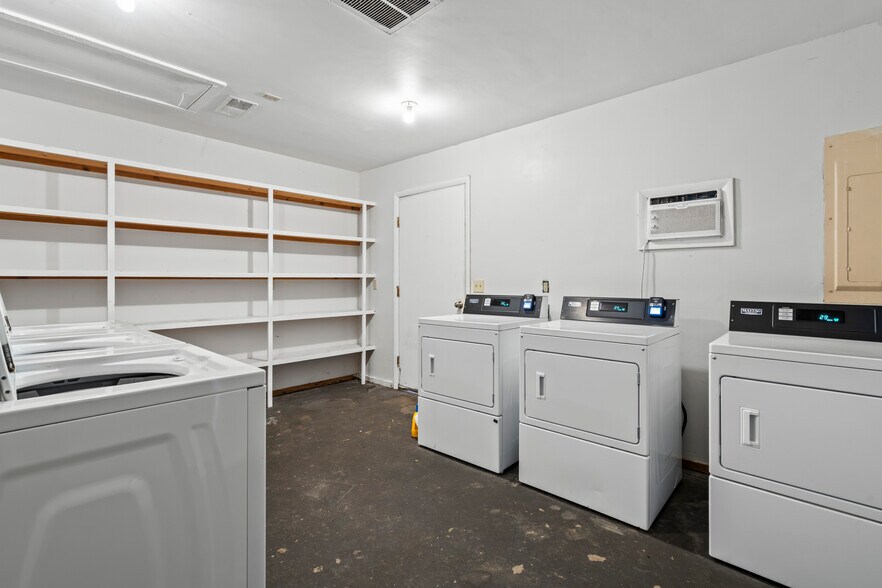 86 Hillside Ave, Holiday Island, AR à vendre - Photo du bâtiment - Image 3 de 25