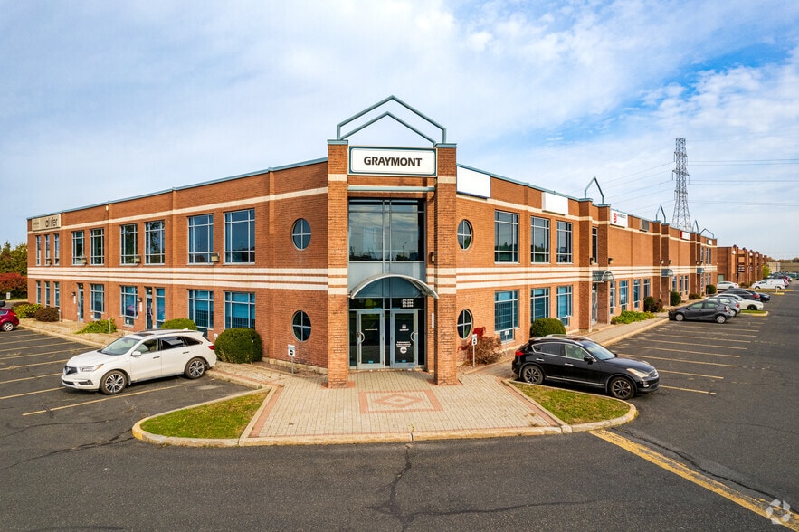 25 Rue de Lauzon, Boucherville, QC à louer - Photo du bâtiment - Image 3 de 4