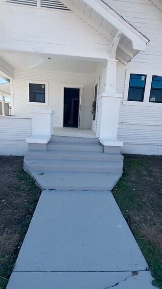 4219 S Presa St, San Antonio, TX à vendre - Vidéo sur l’inscription commerciale - Image 3 de 8