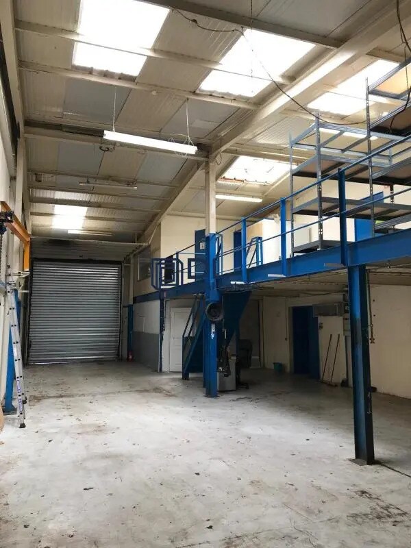 Industrial in Sainte-Geneviève-des-Bois for lease Interior Photo- Image 1 of 4