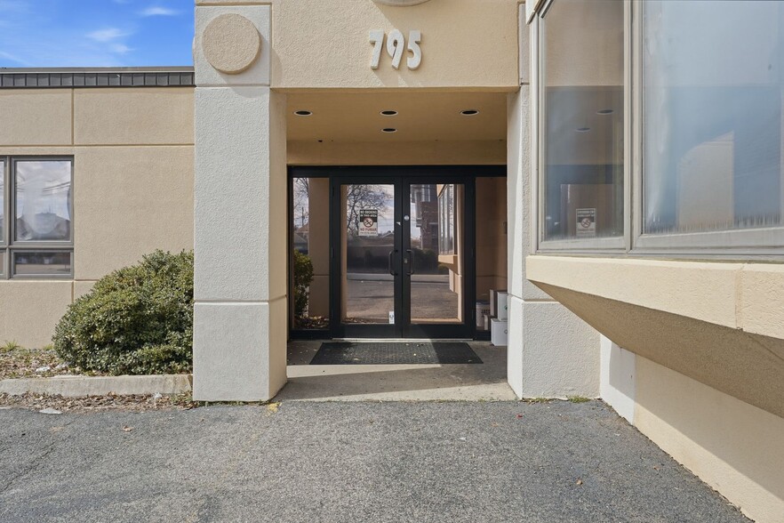 795 Main St, Hackensack, NJ for lease - Building Photo - Image 3 of 6