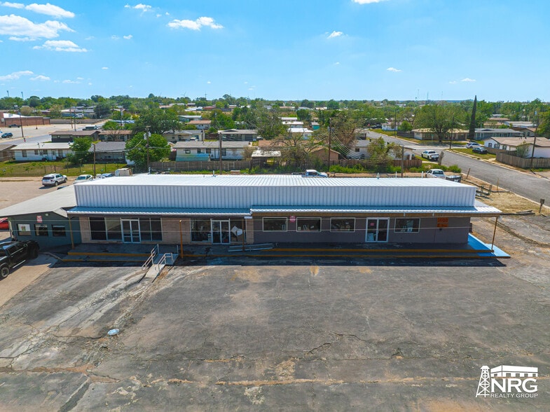 1600 E 4th St, Big Spring, TX for lease - Building Photo - Image 2 of 11