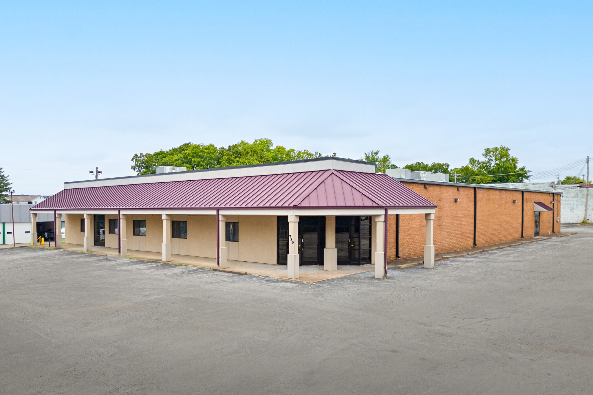 739 Madison St, Clarksville, TN for lease Building Photo- Image 1 of 6