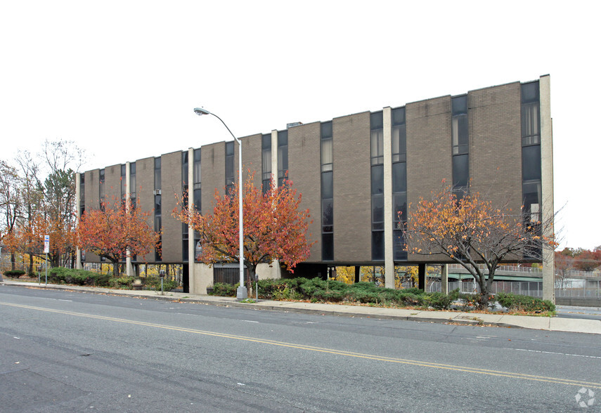 200 Freeway Dr E, East Orange, NJ for sale - Building Photo - Image 1 of 1