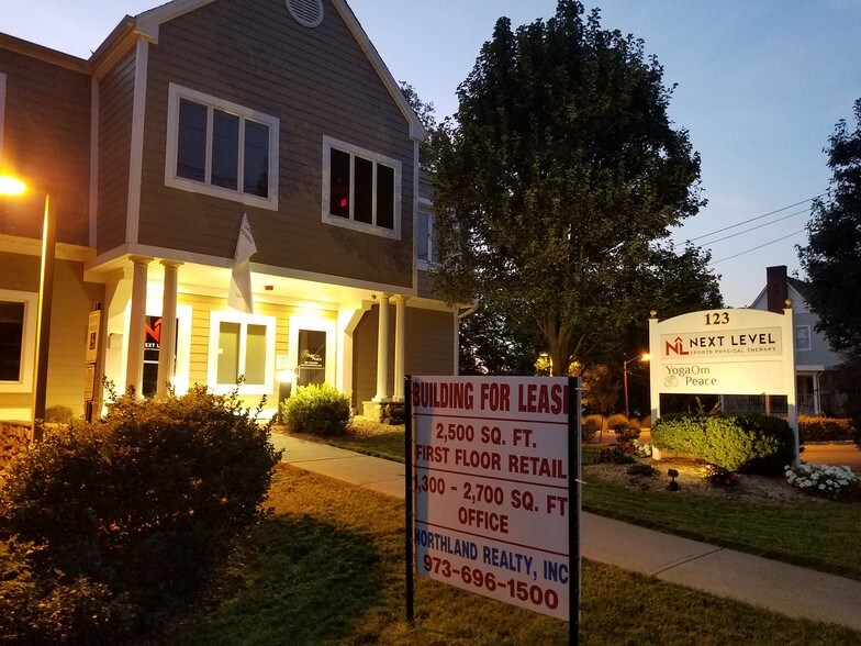 123 Broadway, Woodcliff Lake, NJ à louer - Photo du bâtiment - Image 3 de 7