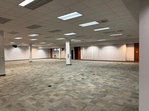 2301-2401 S MacArthur Blvd, Springfield, IL for lease Interior Photo- Image 2 of 4