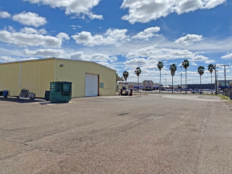 111 Esperanza Dr, Laredo, TX à vendre - Photo du bâtiment - Image 3 de 6