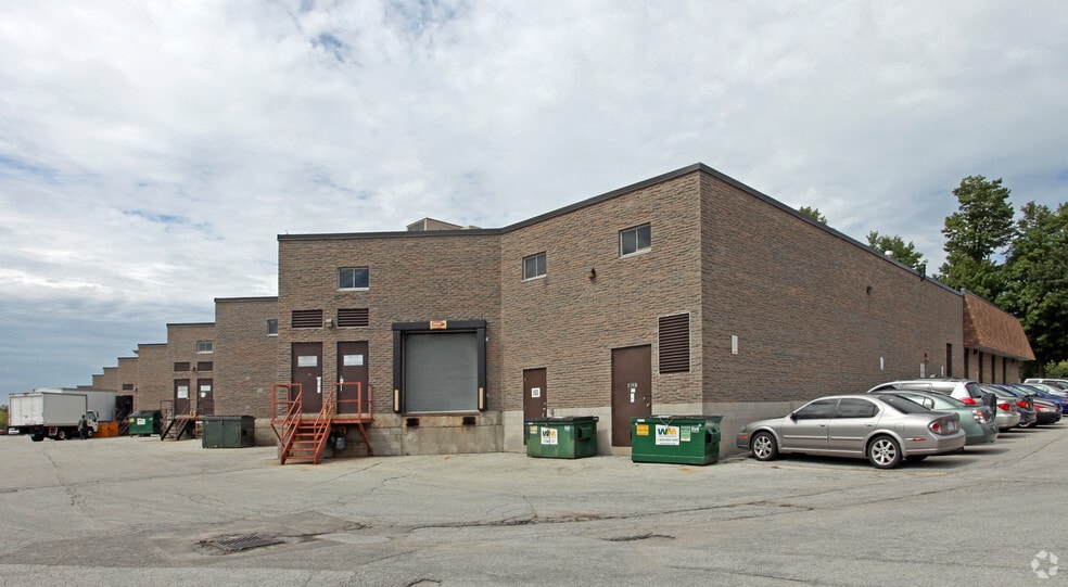 1361 Huntingwood Dr, Toronto, ON à louer - Photo du bâtiment - Image 2 de 7