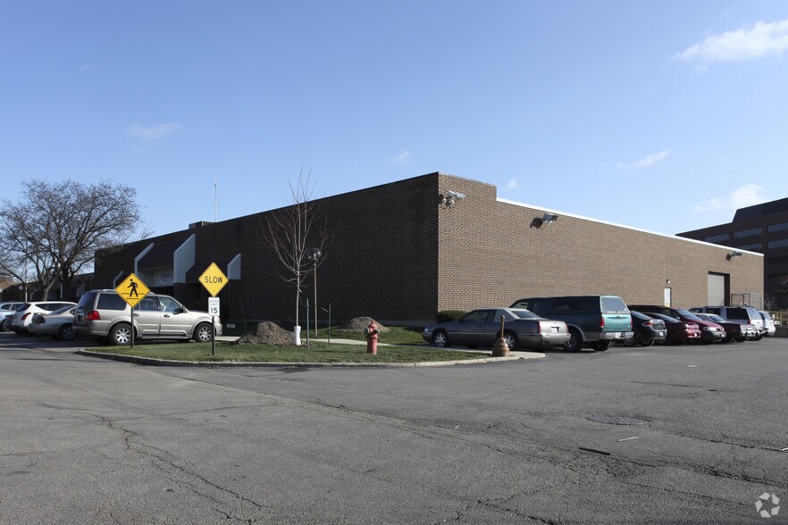 501-509 W Algonquin Rd, Arlington Heights, IL à vendre - Photo du bâtiment - Image 2 de 5