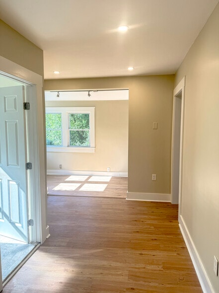 1102 Kirkland Avenue, Nashville, TN for lease - Interior Photo - Image 3 of 15