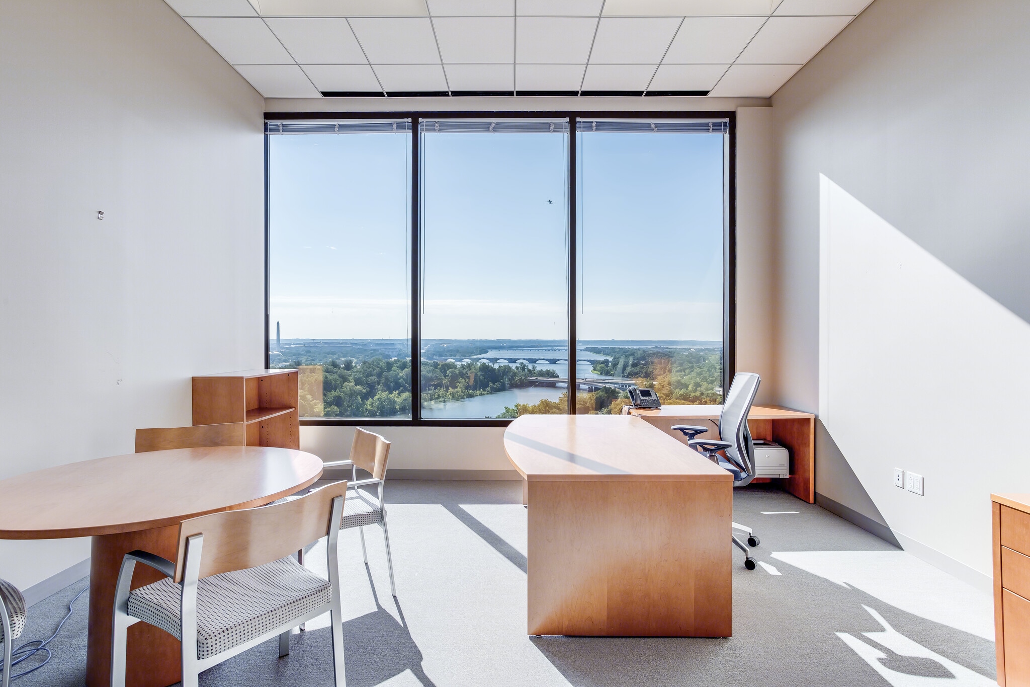 1777 N Kent St, Arlington, VA for lease Interior Photo- Image 1 of 5