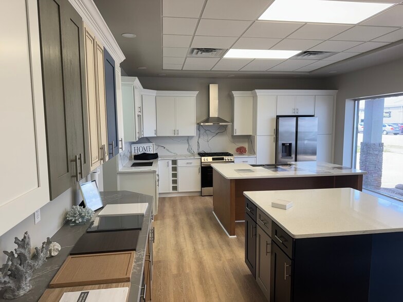 5037 Cleveland St, Virginia Beach, VA for lease - Interior Photo - Image 3 of 14