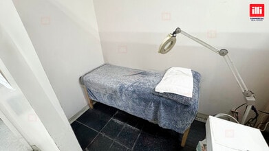 11112-11160 Balboa Blvd, Granada Hills, CA à louer Photo intérieure- Image 2 de 7