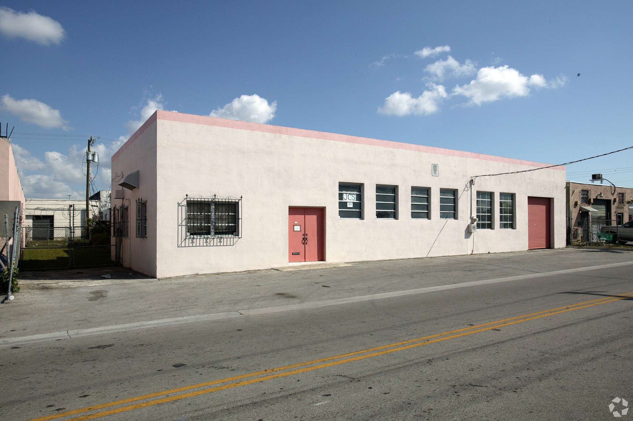 211 W 22nd St, Hialeah, FL for sale Primary Photo- Image 1 of 1