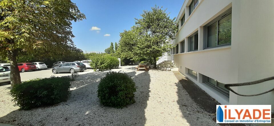 Office in Aix-en-Provence for lease - Building Photo - Image 2 of 7