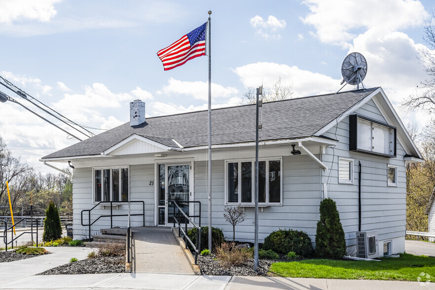 25 Water St, Fort Covington, NY à vendre - Photo du bâtiment - Image 1 de 1