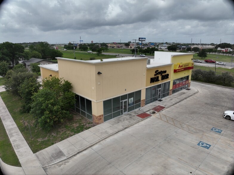 1499 E Court St, Seguin, TX for lease - Matterport Community - Image 2 of 8