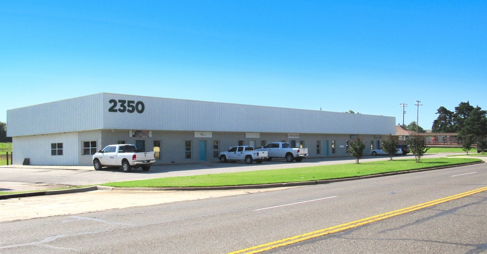 2350 S Midwest Blvd, Oklahoma City, OK for lease - Building Photo - Image 3 of 25