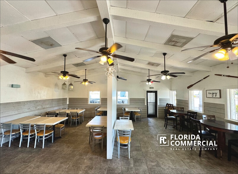 300 SW Federal Hwy, Stuart, FL for sale - Interior Photo - Image 3 of 28