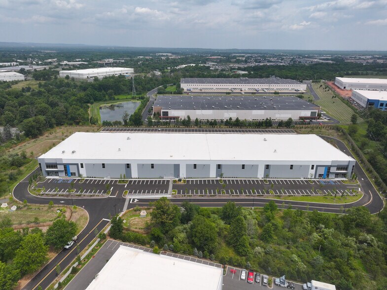 10 Constitution Ave, Piscataway, NJ à louer - Photo du bâtiment - Image 3 de 5