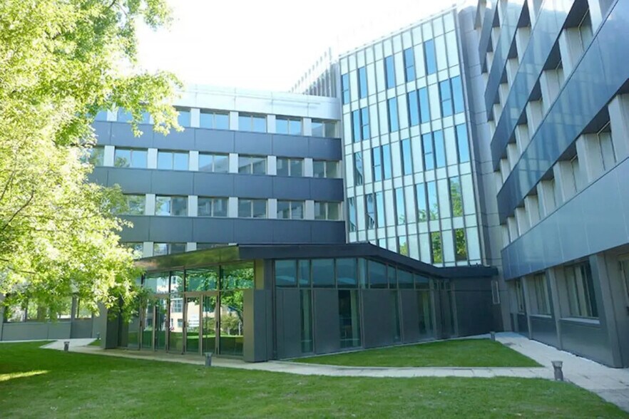 4 Avenue Pablo Picasso, Nanterre à louer - Photo du bâtiment - Image 2 de 14