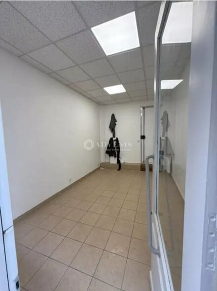 Immeuble residentiel dans Paris à vendre - Photo intérieure - Image 2 de 3