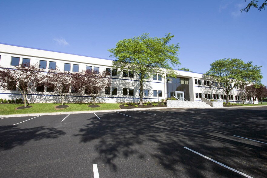 575 Route 28, Raritan, NJ à louer - Photo du bâtiment - Image 1 de 11