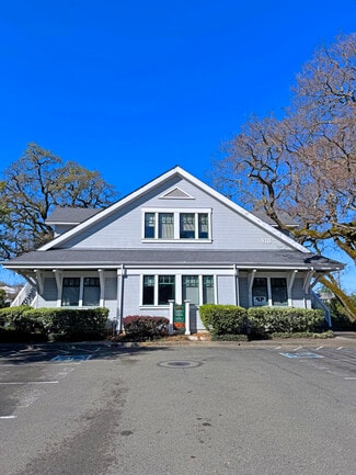 Plus de détails pour 418 Aviation Blvd, Santa Rosa, CA - Bureau à vendre