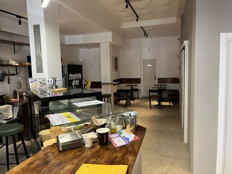 Commerce de détail dans Madrid, Madrid à louer - Photo du bâtiment - Image 2 de 5