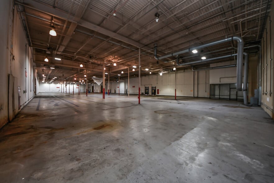 12002 Southwest Fwy, Meadows Place, TX for lease - Interior Photo - Image 3 of 34