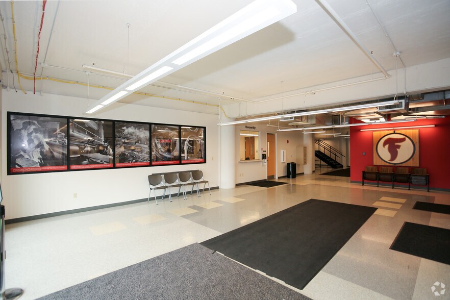 1180 S Main St, Akron, OH à louer - Photo intérieure - Image 3 de 5