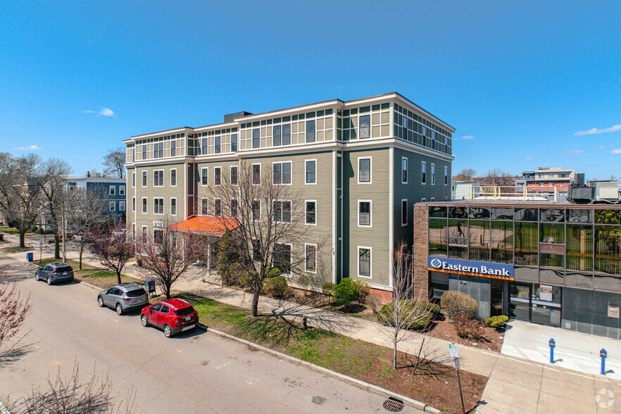 100 Fellsway W, Somerville, MA for lease - Primary Photo - Image 1 of 4