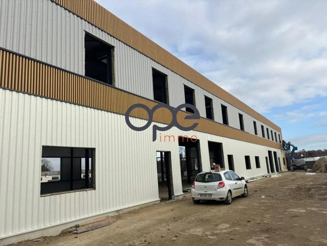 Flex in Asnières-sur-Oise for lease Building Photo- Image 1 of 9