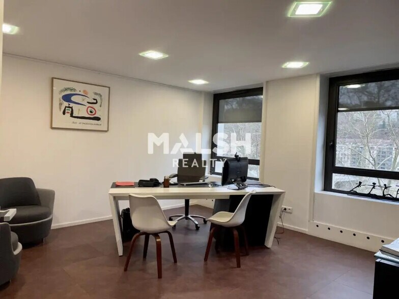 Bureau dans Lyon à vendre - Photo du bâtiment - Image 2 de 12