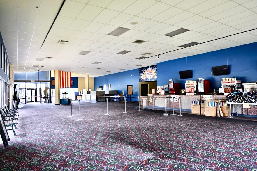 870 Mallory Pky, Franklin, IN for sale - Interior Photo - Image 3 of 8