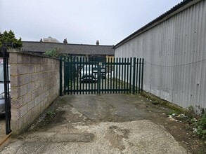 20A Hanworth Rd, Hounslow for lease Building Photo- Image 1 of 8