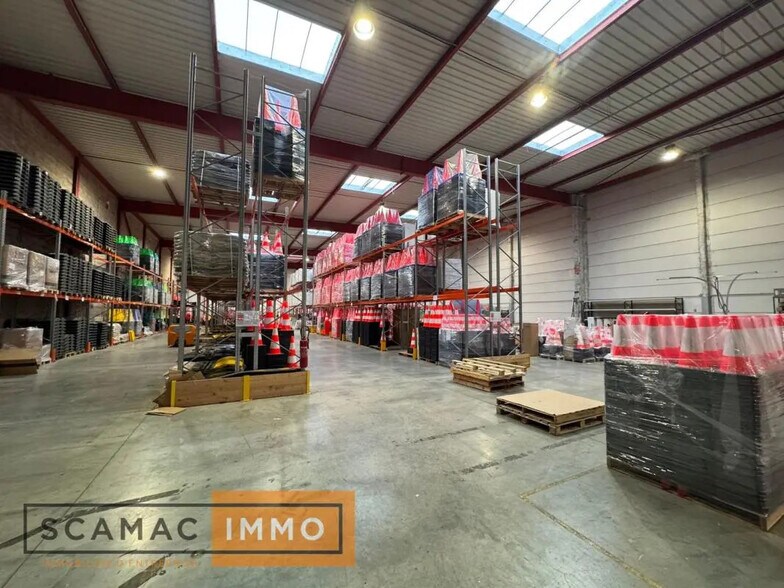 Industrial in Combs-la-Ville for lease - Building Photo - Image 2 of 8