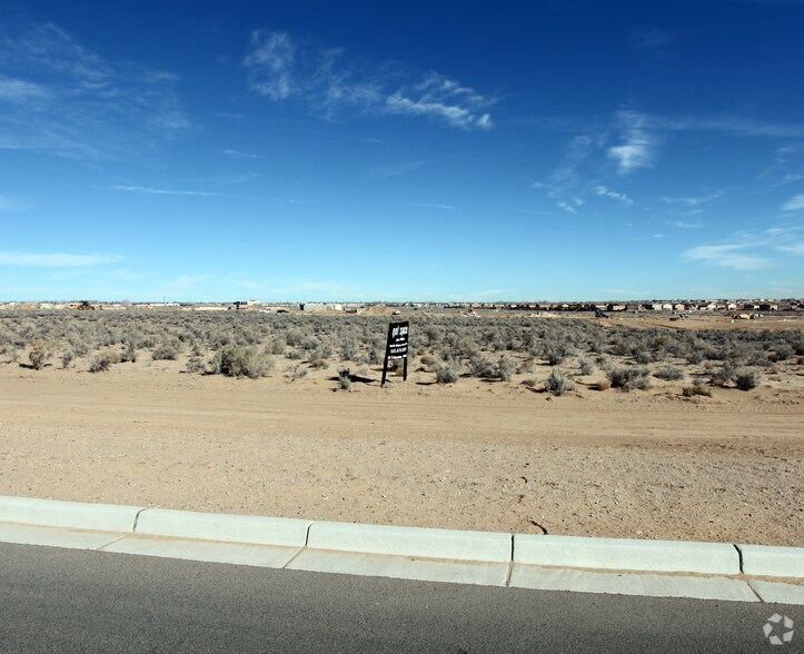 Unser & Wellspring- Lot 6, Rio Rancho, NM à louer - Photo du bâtiment - Image 2 de 3