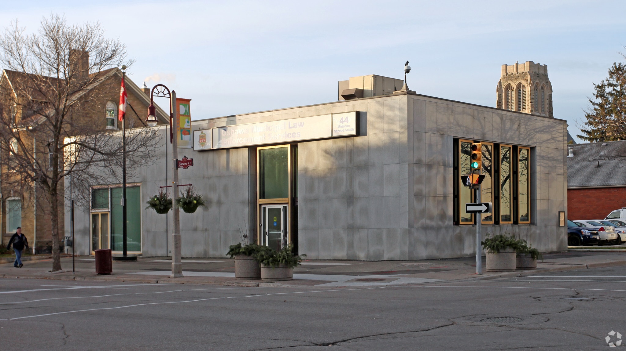 13-23 Athol St. W & 44 Simcoe St. S portfolio of 2 properties for sale on LoopNet.ca Primary Photo- Image 1 of 3