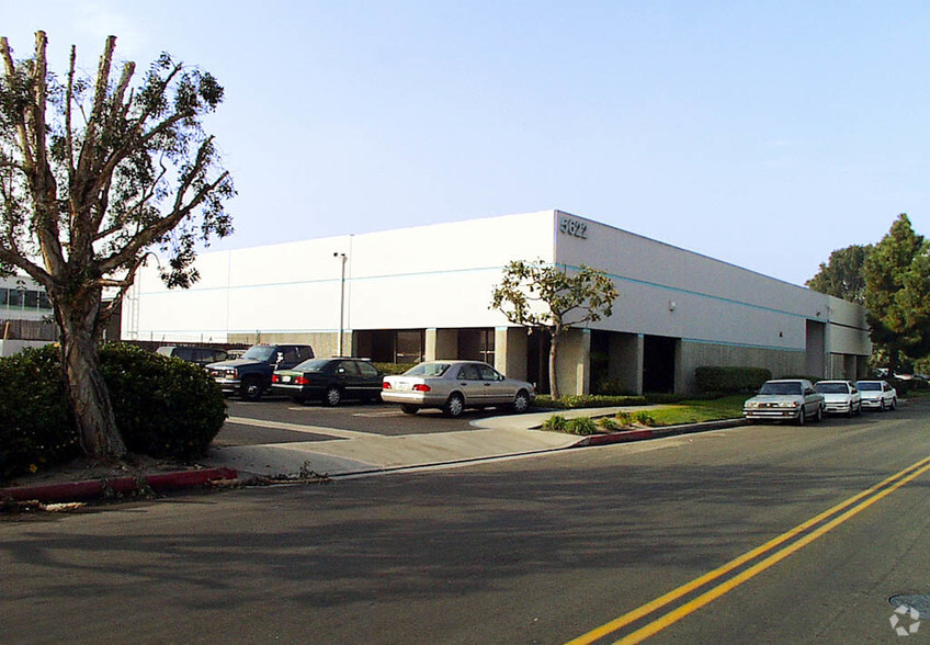 5622 Engineer Dr, Huntington Beach, CA for lease - Building Photo - Image 2 of 3