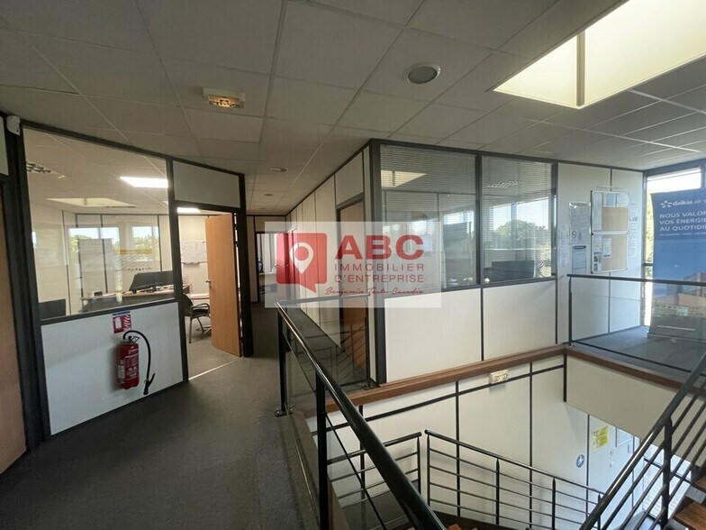 Flex in Montpellier for lease - Interior Photo - Image 2 of 4