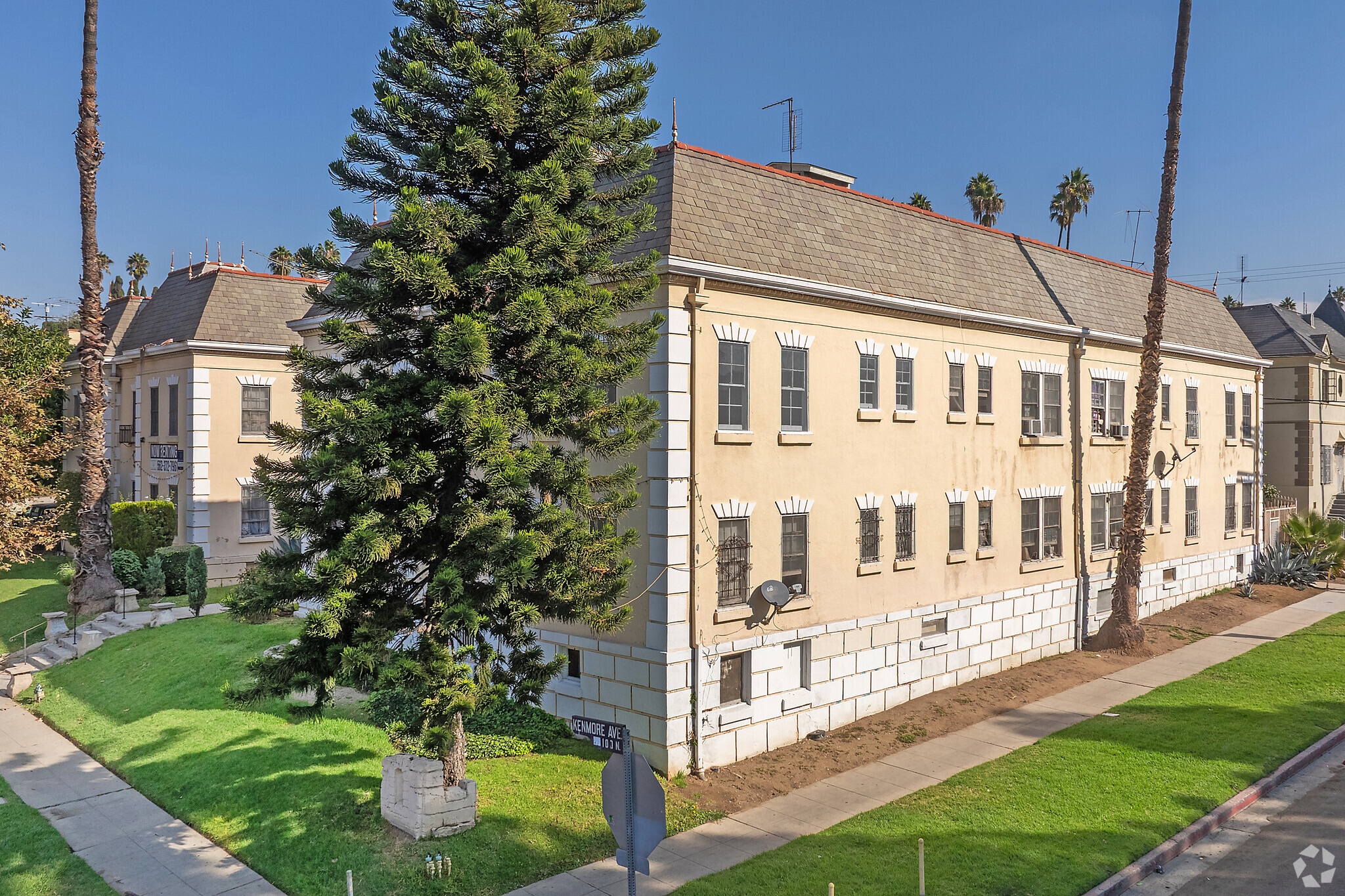 100 N Kenmore Ave, Los Angeles, CA for sale Primary Photo- Image 1 of 31