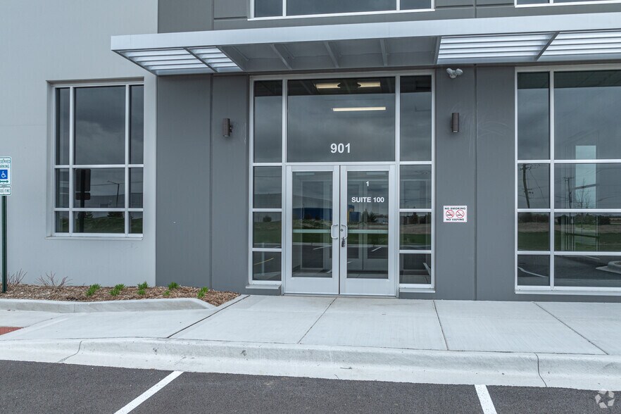 901 E Laraway Rd, Joliet, IL à louer - Photo du bâtiment - Image 3 de 5